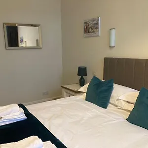 27 Princess Royal - 1st Floor 3 Bed Scarborough